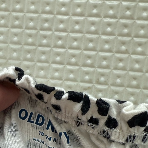 Old Navy|Baby girl Animal Print,leopard print sleeveless romper in black & white - Picture 3 of 3